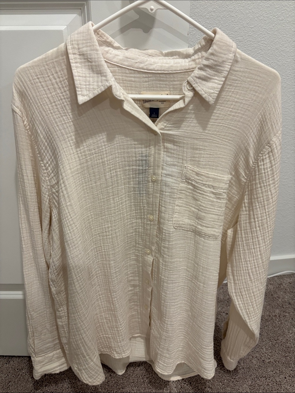 Universal Thread Women’s Cream Button-Down Gauze Feel Shirt